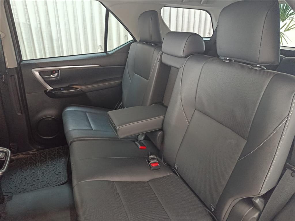 HILUX SW4 2.8 D-4D TURBO DIESEL SRX 7L 4X4 AUTOMÁTICO9