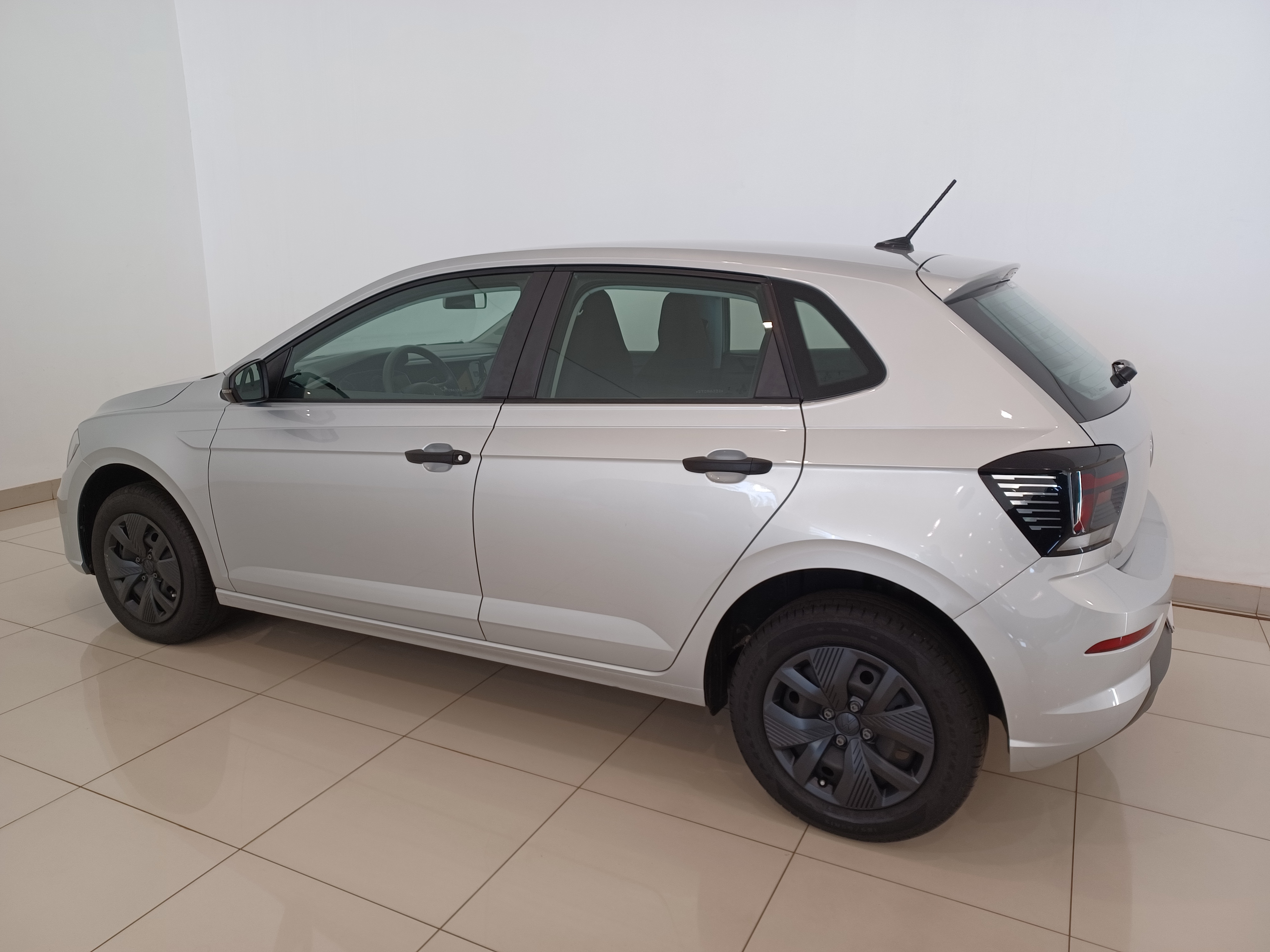 Volkswagen-POLO-1.0 MPI TRACK MANUAL