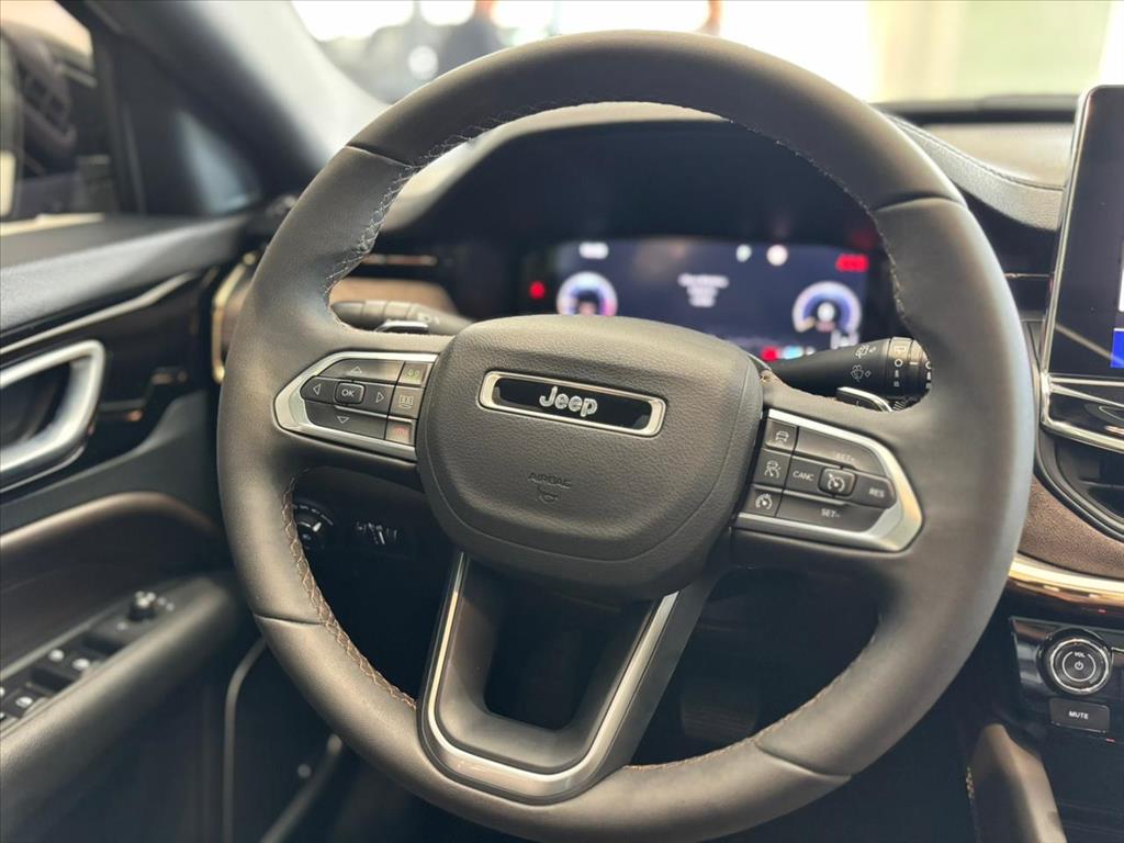 COMMANDER 1.3 T270 TURBO FLEX OVERLAND AT65 COMMANDER 1.3 T270 TURBO FLEX OVERLAND AT65