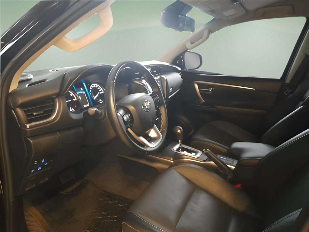 HILUX SW4 2.8 D-4D TURBO DIESEL SRX 7L 4X4 AUTOMÁTICO14