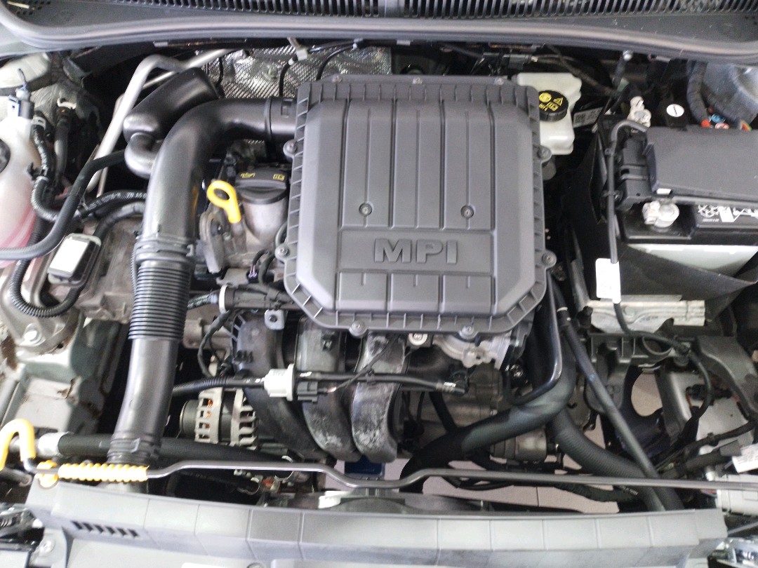 VW - Volkswagen-POLO-1.0 MPI TRACK MANUAL