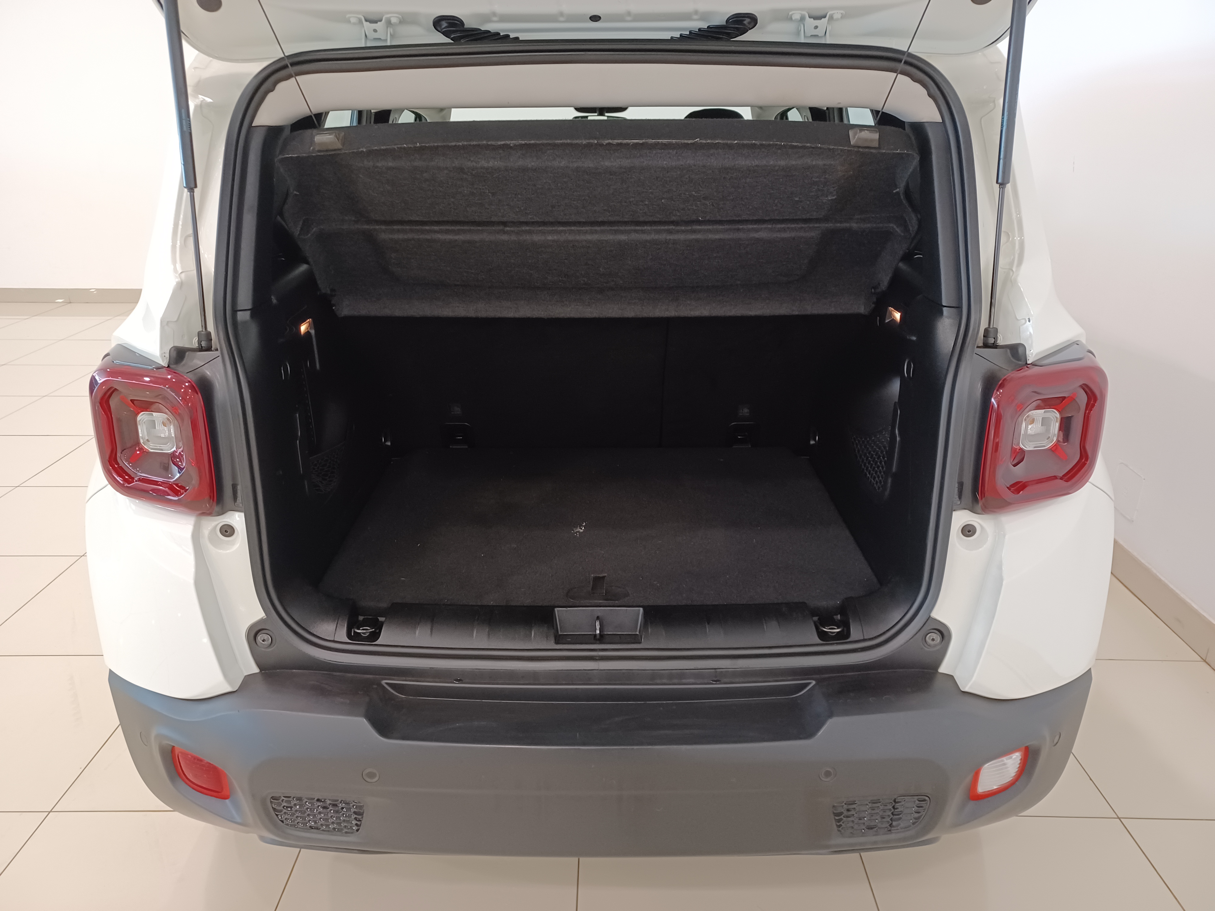 Jeep-RENEGADE-1.8 16V FLEX LONGITUDE 4P AUTOMÁTICO