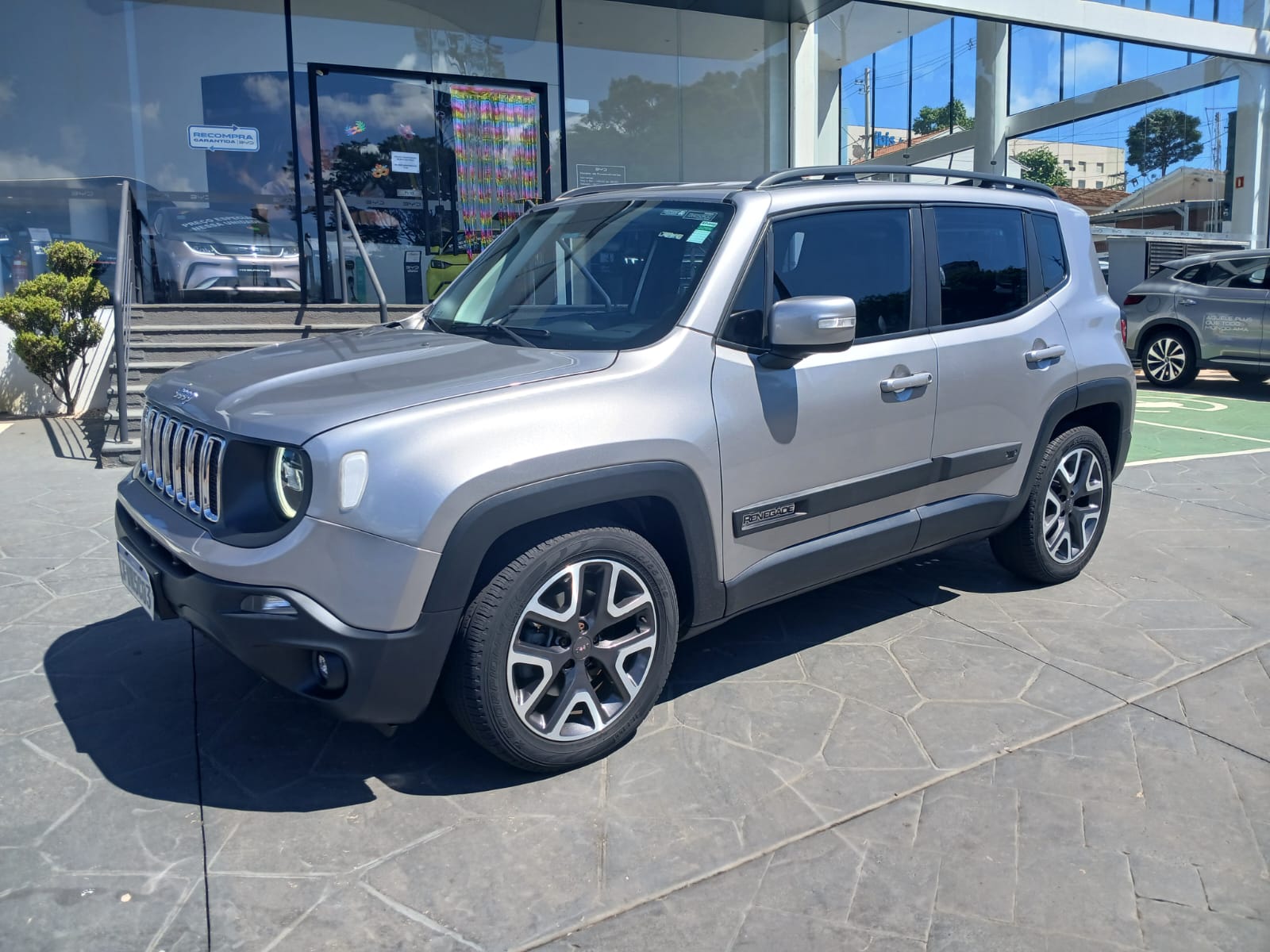 RENEGADE 1.8 16V FLEX LONGITUDE 4P AUTOMÁTICO5