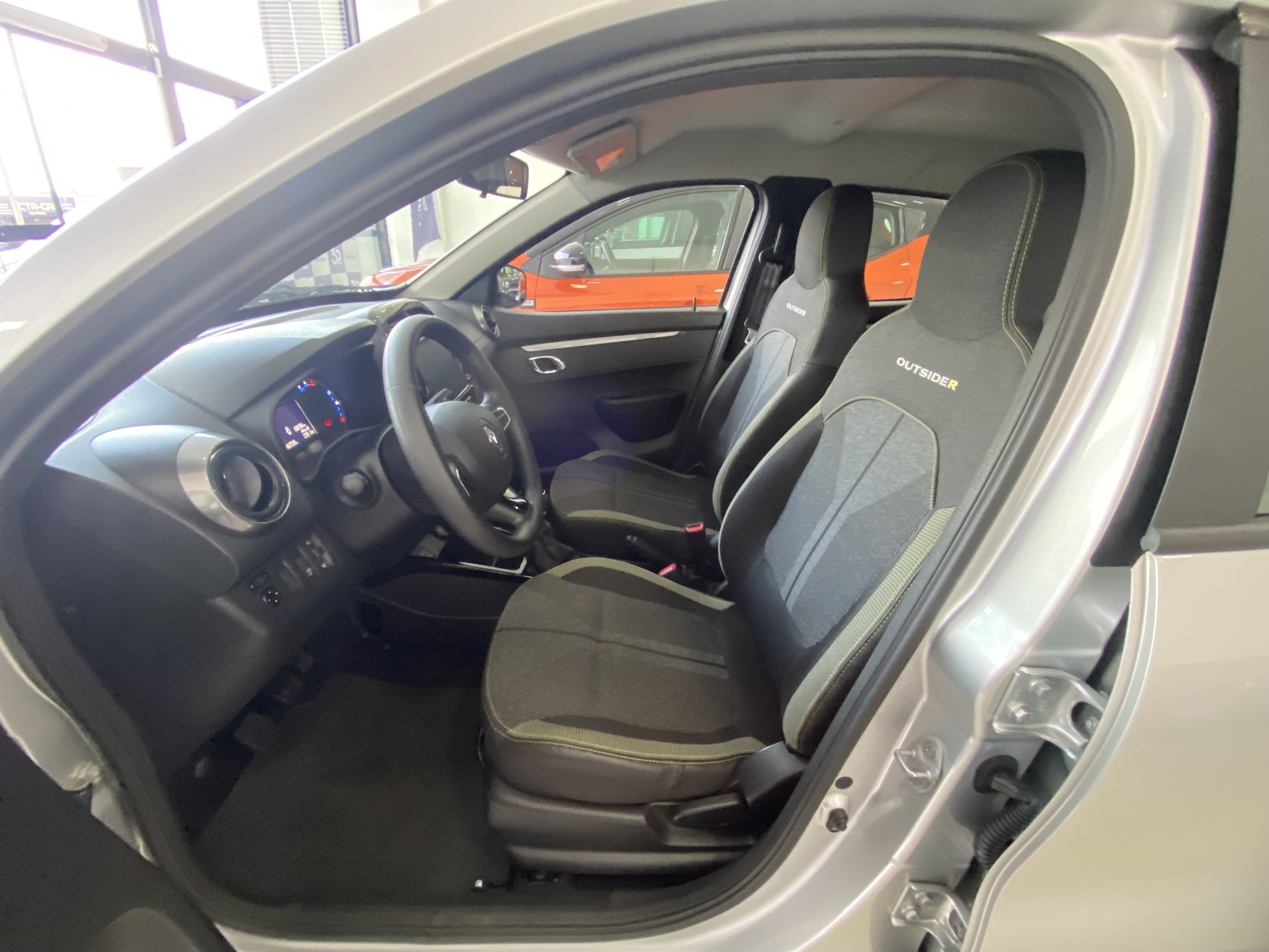 KWID 1.0 12V SCE FLEX OUTSIDER MANUAL10