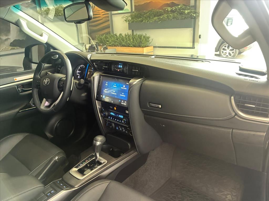 HILUX SW4 2.8 D-4D TURBO DIESEL DIAMOND 7L 4X4 AUTOMÁTICO5