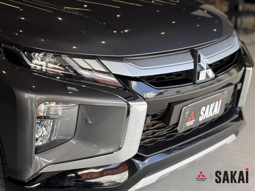 Mitsubishi-L200 TRITON-2.4 16V TURBO DIESEL SPORT HPE-S CD 4P 4X4 AUTOMÁTICO