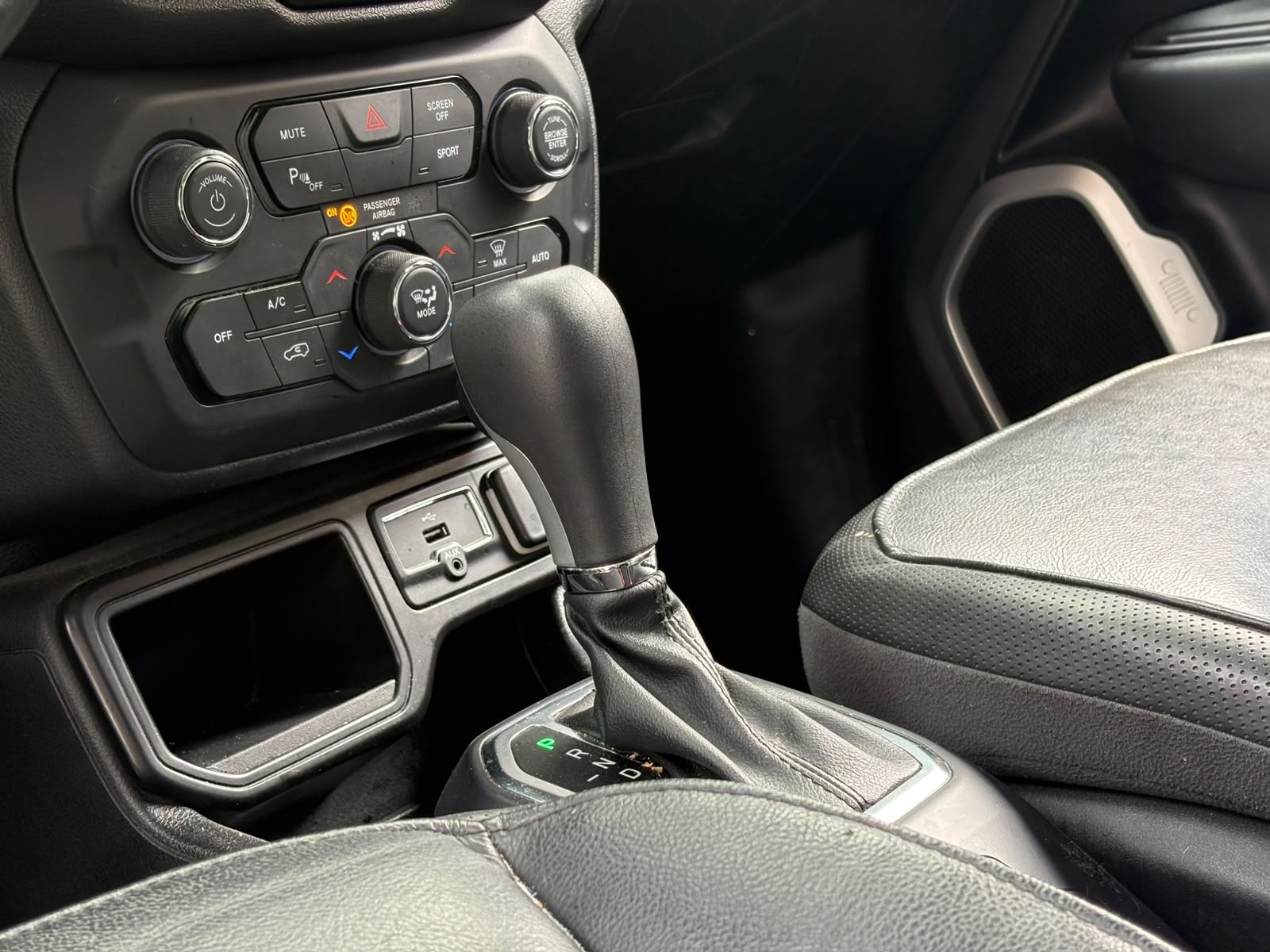 RENEGADE 1.8 16V FLEX LONGITUDE 4P AUTOMÁTICO10