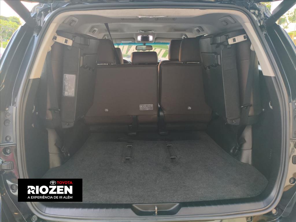 HILUX SW4 2.8 SRX 4X4 7 LUGARES 16V TURBO INTERCOOLER DIESEL 4P AUTOMÁTICO4