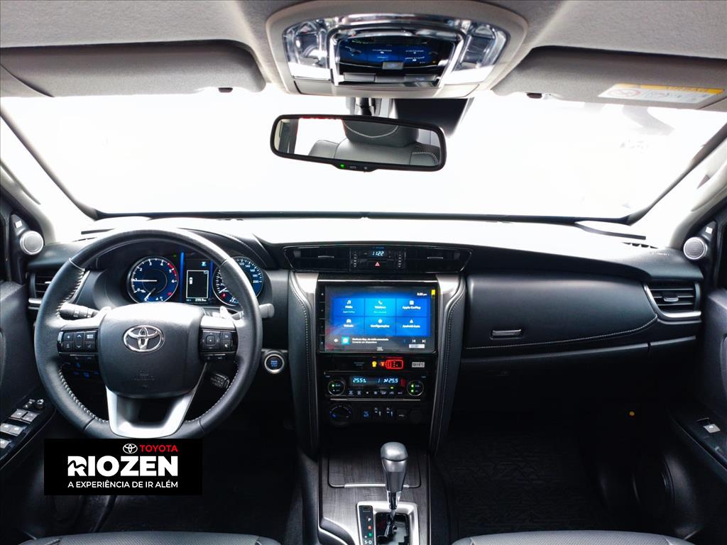 HILUX SW4 2.8 D-4D TURBO DIESEL SRX PLATINUM 7L 4X4 AUTOMÁTICO6