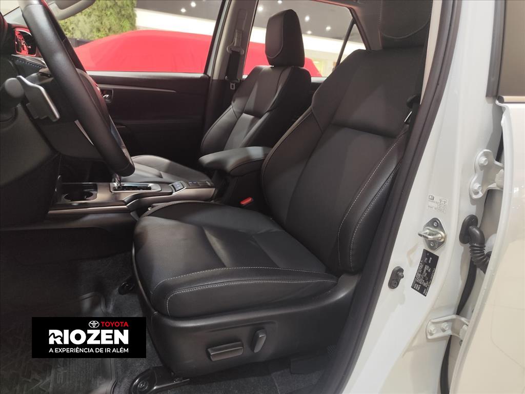 HILUX SW4 2.8 D-4D TURBO DIESEL SRX PLATINUM 7L 4X4 AUTOMÁTICO7
