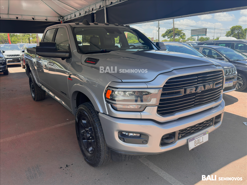 3500 6.7 I6 TURBO DIESEL LARAMIE NIGHT EDITION CD 4X4  AUTOMÁTICO0