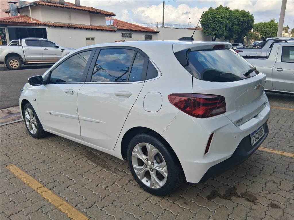 ONIX 1.0 TURBO FLEX AUTOMÁTICO5