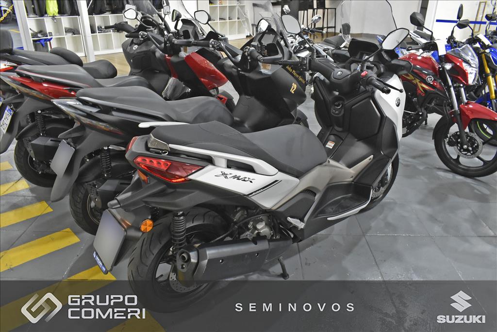 XMAX 250 CONNECTED ABS1