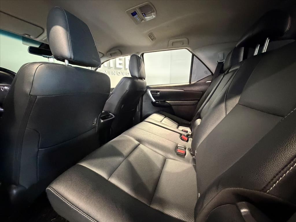 HILUX SW4 2.8 D-4D TURBO DIESEL SRX 7L 4X4 AUTOMÁTICO9