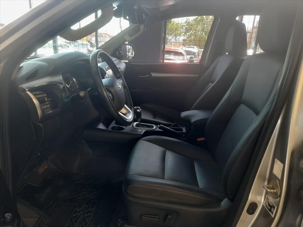 HILUX 2.8 D-4D TURBO DIESEL CD SRX 4X4 AUTOMÁTICO6