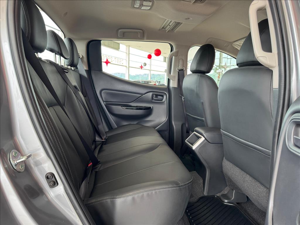 Mitsubishi-L200 TRITON-2.4 16V TURBO DIESEL SPORT OUTDOOR PLUS CD 4P 4X4 AUTOMÁTICO