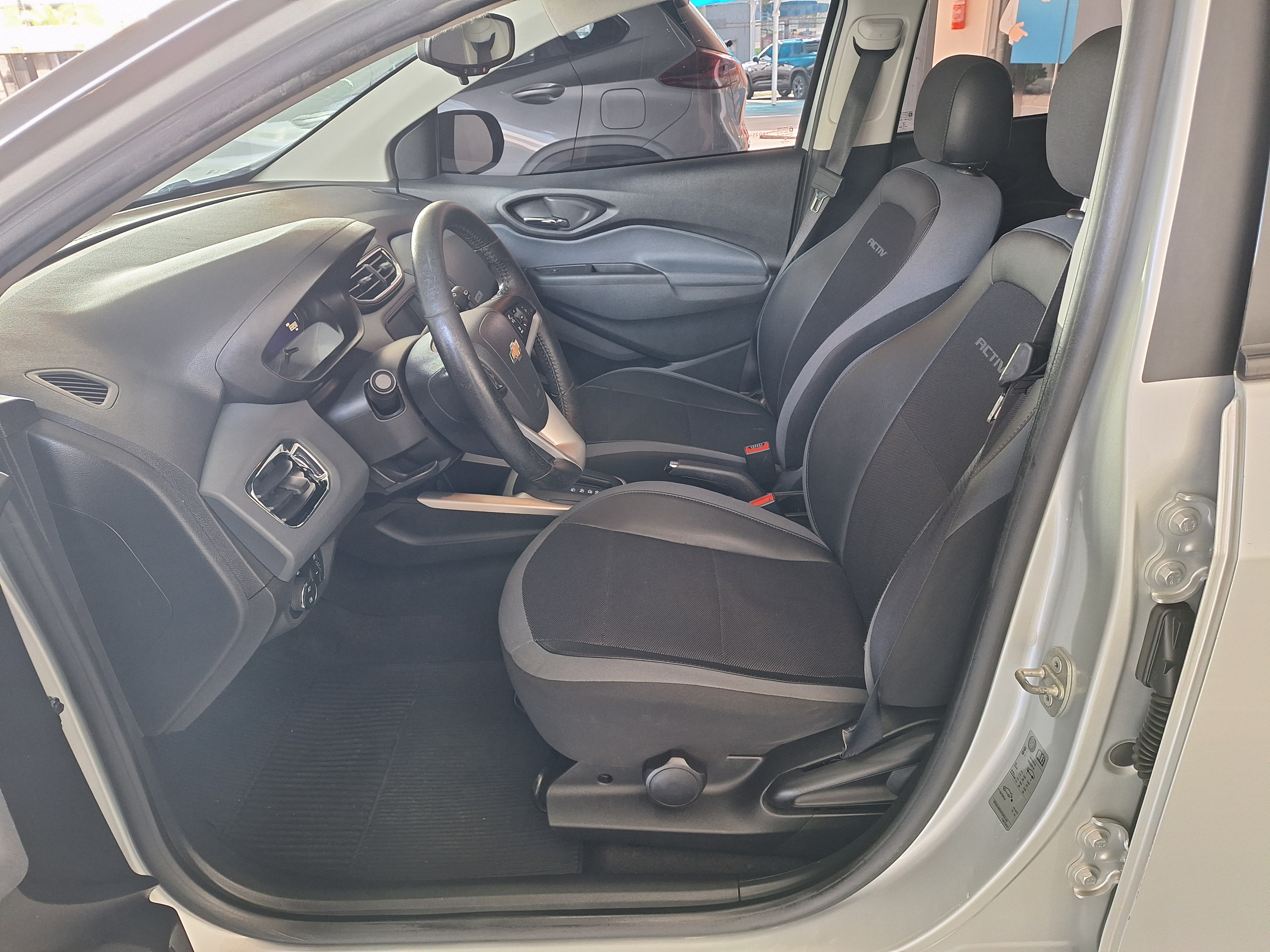 GM - Chevrolet-ONIX-1.4 MPFI ACTIV 8V FLEX 4P AUTOMÁTICO