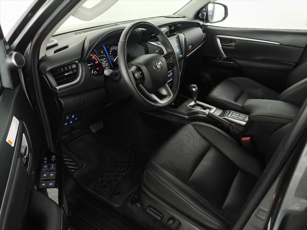 HILUX SW4 2.8 D-4D TURBO DIESEL SRX PLATINUM 7L 4X4 AUTOMÁTICO3
