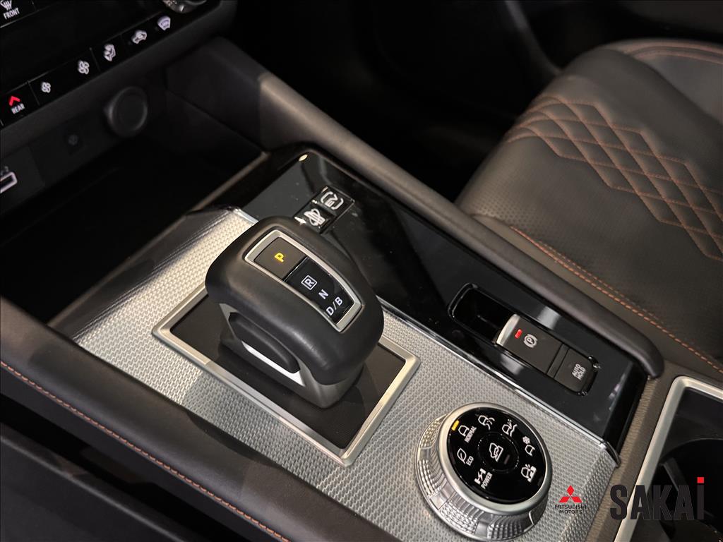 Mitsubishi-OUTLANDER-2.4 PHEV SIGNATURE S-AWC DHT