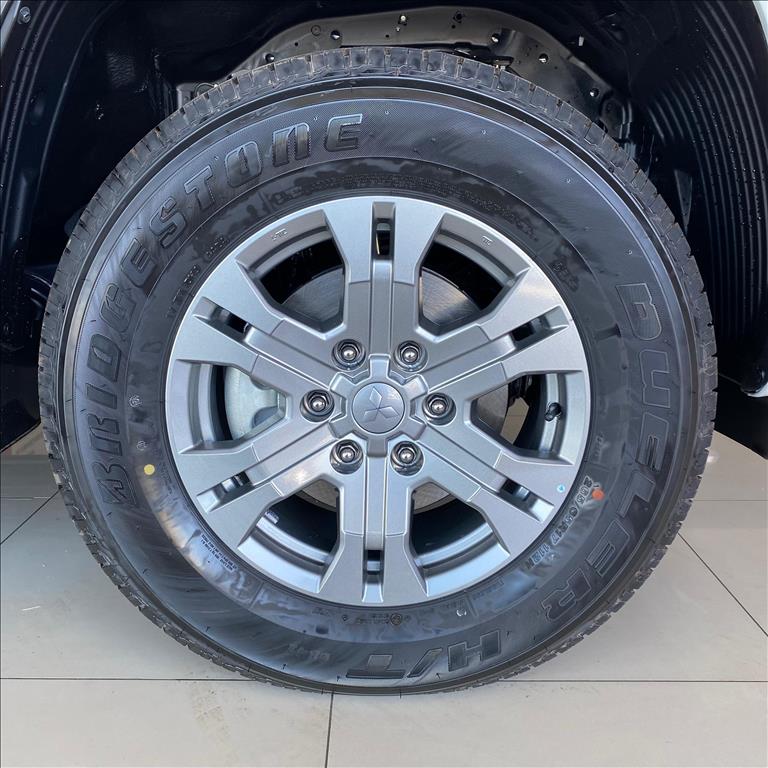 Mitsubishi-TRITON-2.4 BITURBO DIESEL CD GLS 4X4 AUTOMÁTICO