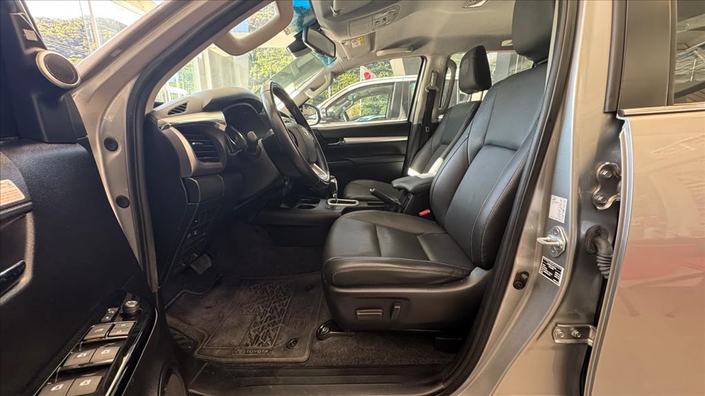 HILUX 2.8 D-4D TURBO DIESEL CD SRX 4X4 AUTOMÁTICO6