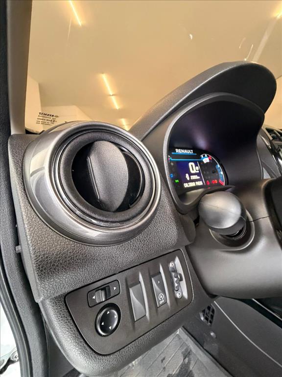 Renault-KWID-1.0 12V SCE FLEX OUTSIDER MANUAL