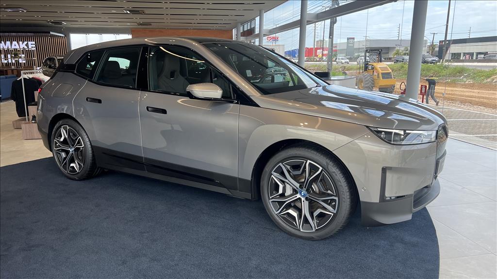iX ELÉTRICO XDRIVE404