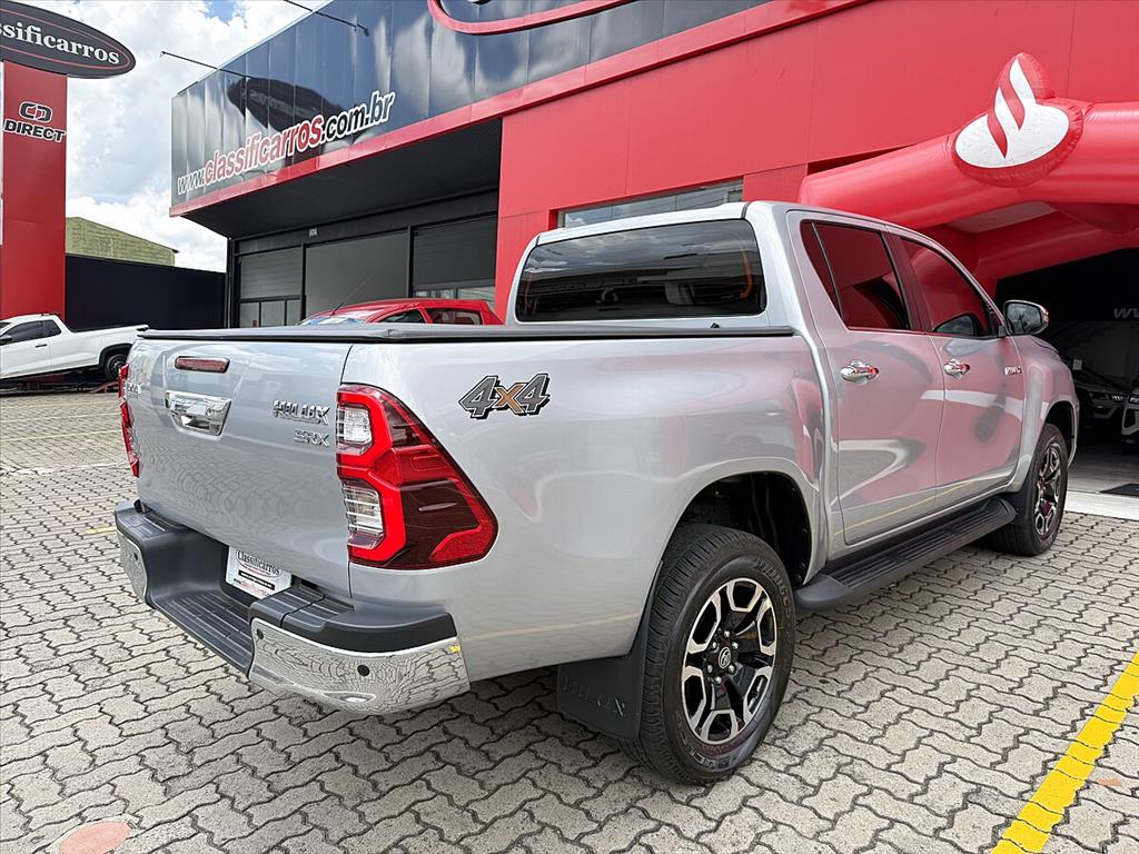 Toyota Hilux - 2.8 D-4D TURBO DIESEL CD SRX 4X4 AUTOMÁTICO