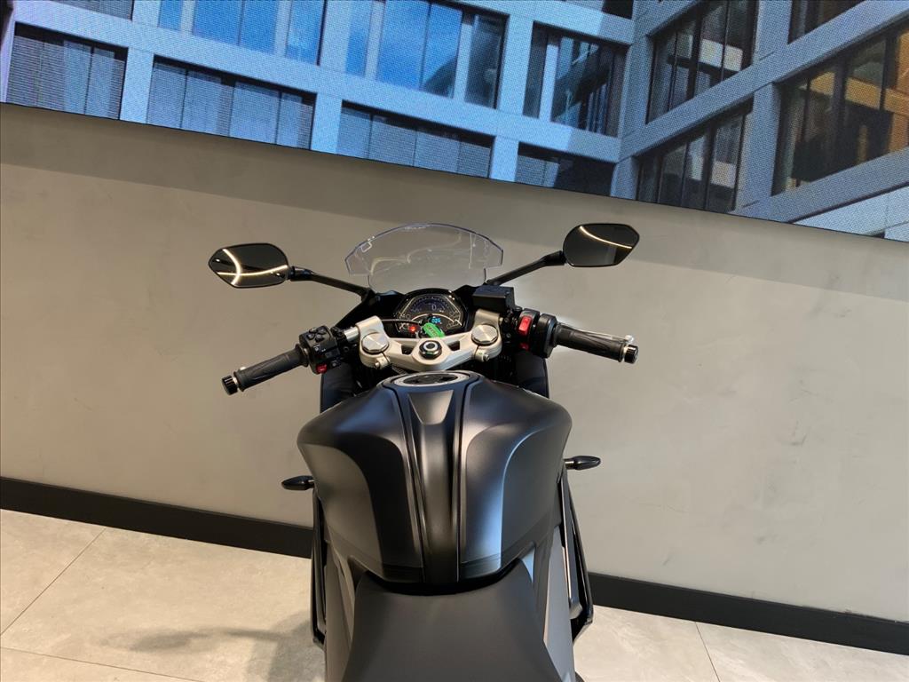 TRIUMPH-DAYTONA-660