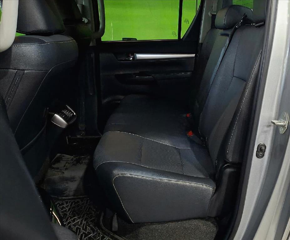 HILUX 2.8 D-4D TURBO DIESEL CD SRX PLUS 4X4 AUTOMÁTICO5