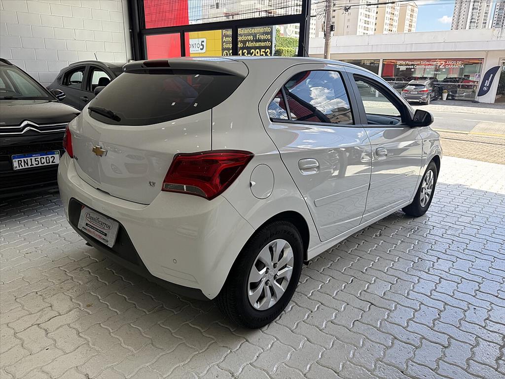 Chevrolet Onix - 1.0 MPFI LT 8V FLEX 4P MANUAL
