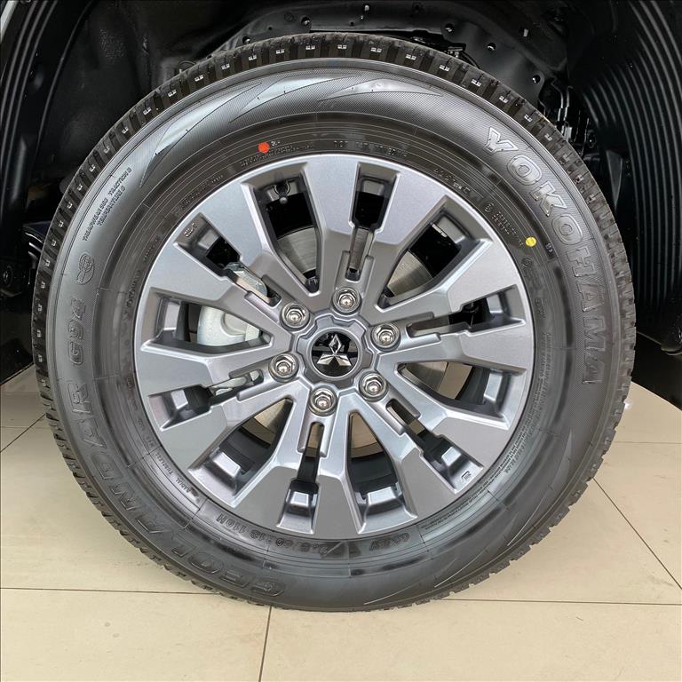 Mitsubishi-TRITON-2.4 BITURBO DIESEL CD HPE-S 4X4 AUTOMÁTICO