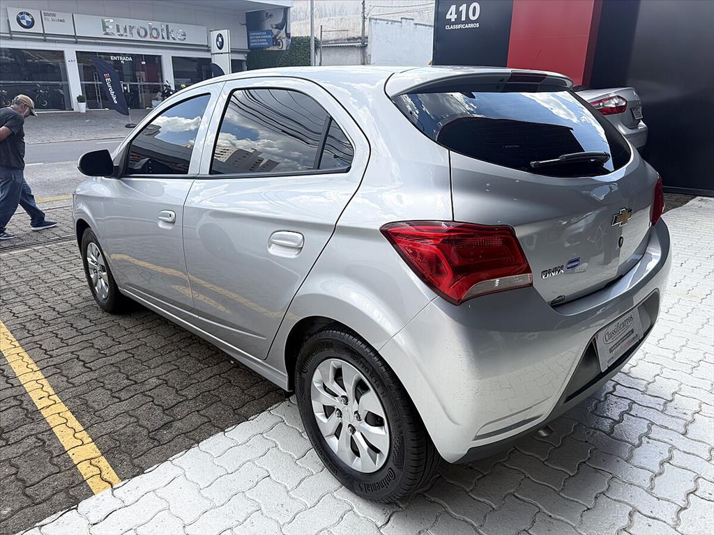Chevrolet Onix - 1.0 MPFI LT 8V FLEX 4P MANUAL