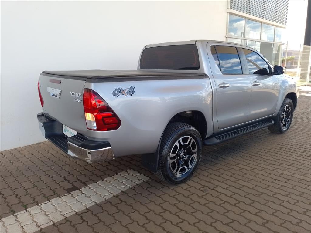 HILUX 2.8 D-4D TURBO DIESEL CD SRV 4X4 AUTOMÁTICO3