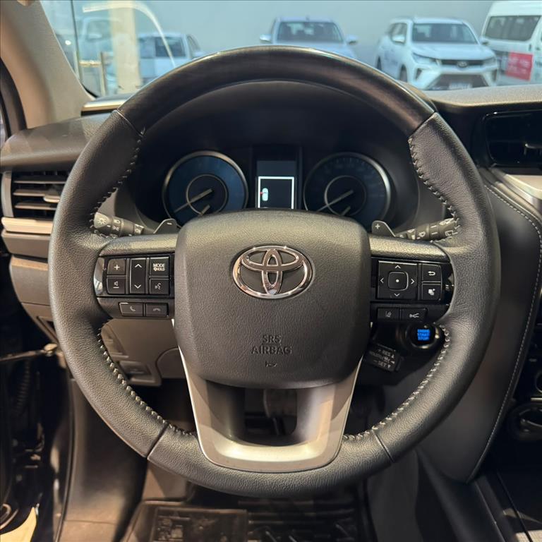 HILUX SW4 2.8 D-4D TURBO DIESEL SRX 7L 4X4 AUTOMÁTICO9