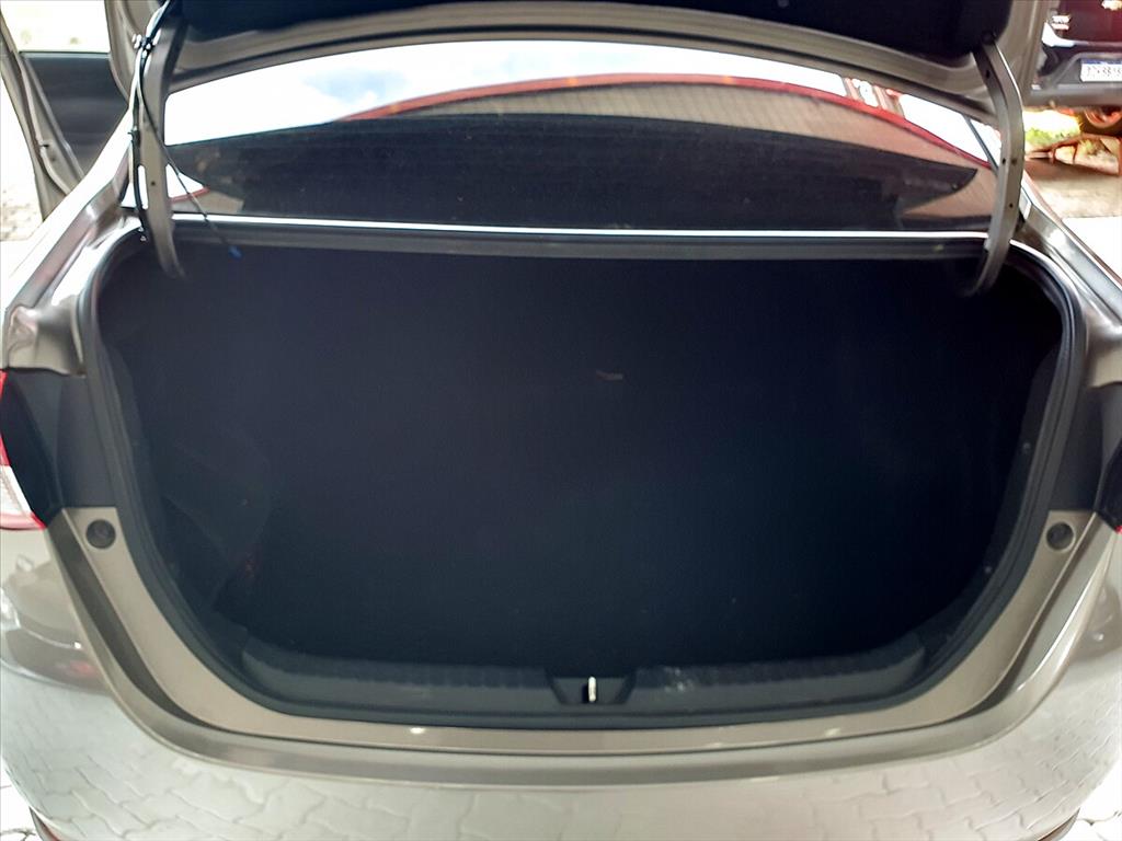 Toyota Yaris - 1.5 16V FLEX SEDAN XLS MULTIDRIVE