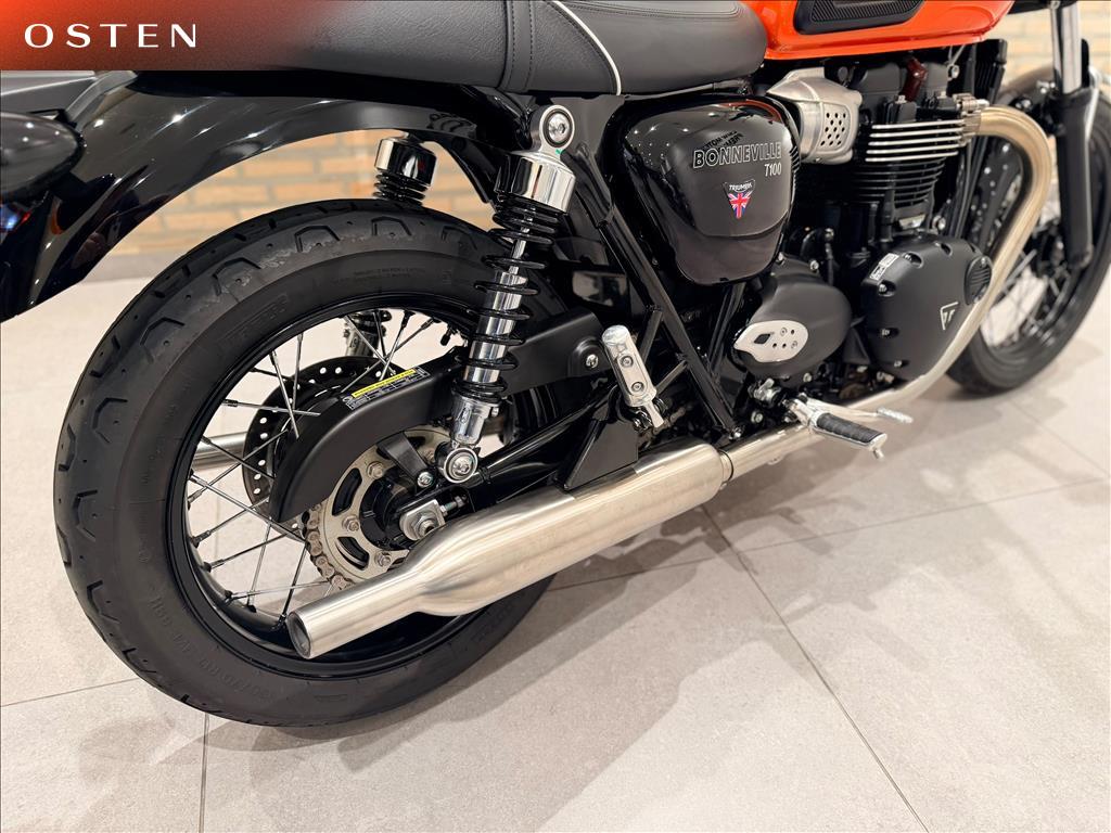 TRIUMPH-BONNEVILLE-T100 900