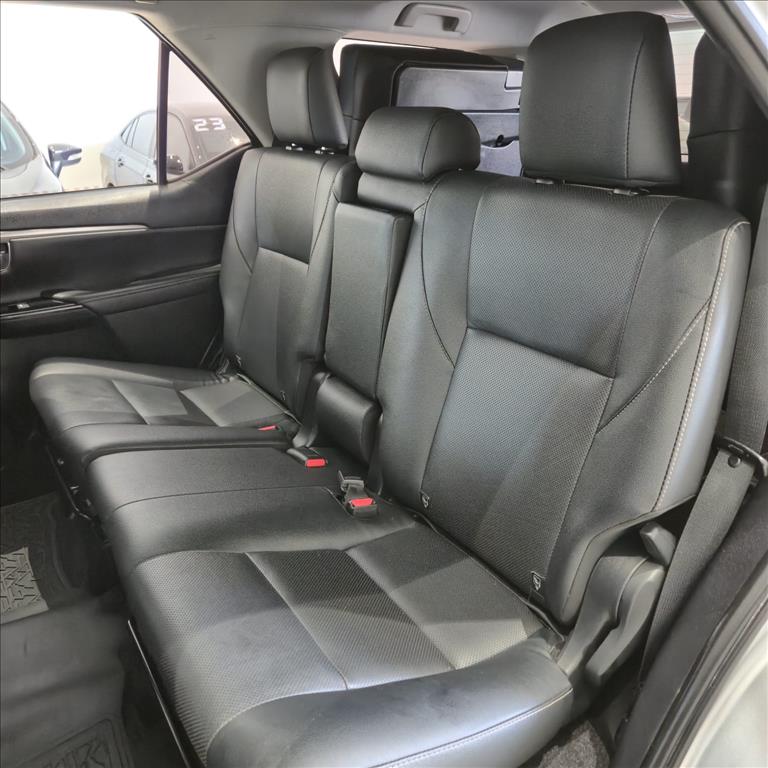 HILUX SW4 2.8 D-4D TURBO DIESEL SRX 7L 4X4 AUTOMÁTICO14