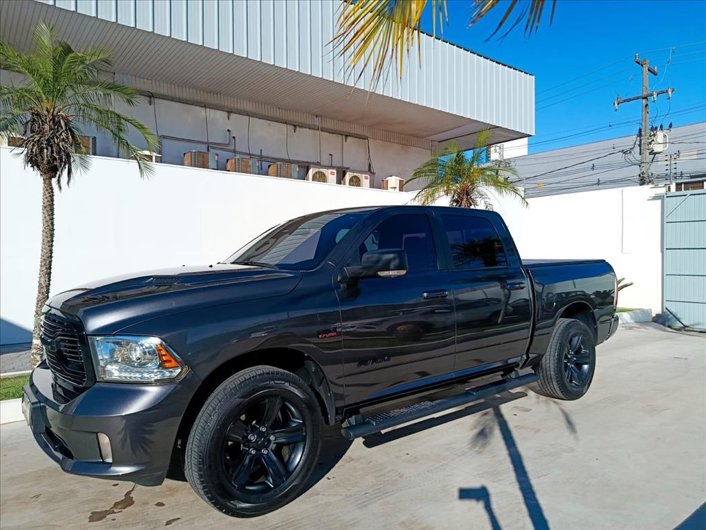 CLASSIC 5.7 V8 GASOLINA LARAMIE CD 4X4 AUTOMÁTICO1