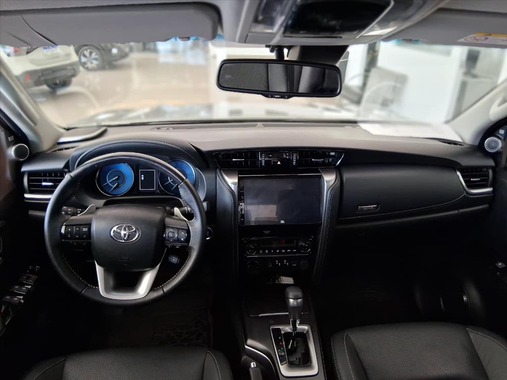 HILUX 2.8 D-4D TURBO DIESEL CD SRX 4X4 AUTOMÁTICO9