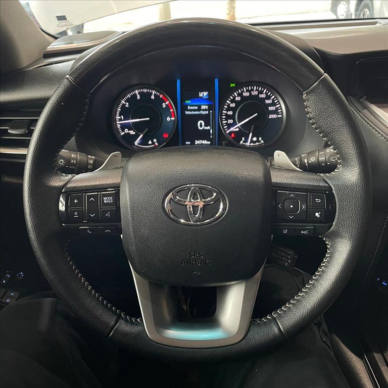 HILUX SW4 2.8 D-4D TURBO DIESEL SRX PLATINUM 7L 4X4 AUTOMÁTICO9
