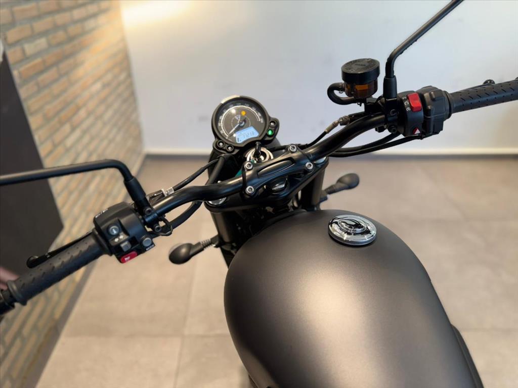 TRIUMPH-SCRAMBLER-STREET