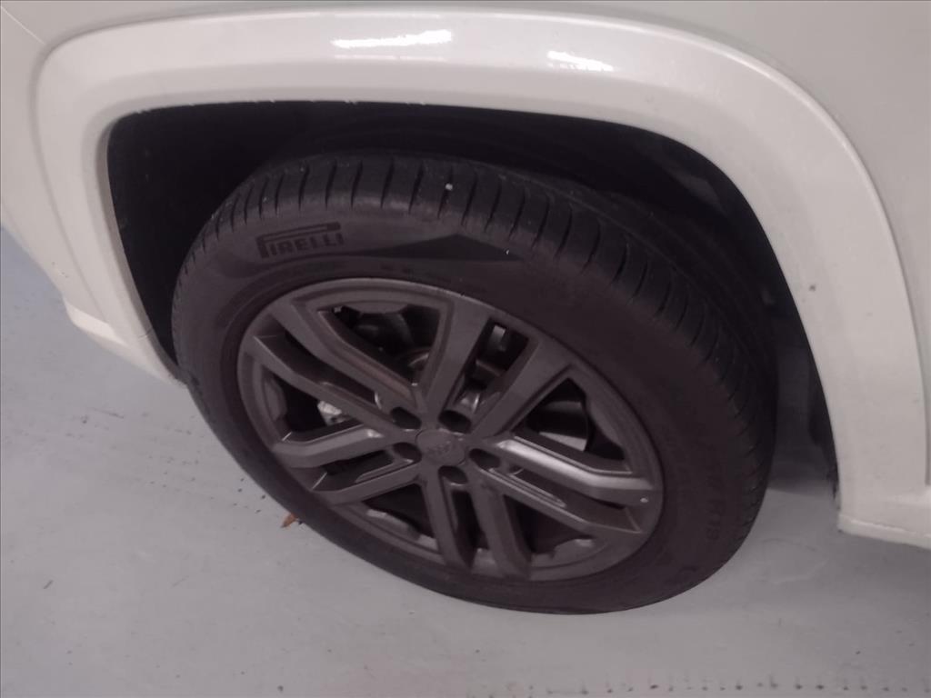 Jeep-COMMANDER-2.0 HURRICANE 4 TURBO GASOLINA OVERLAND AT9