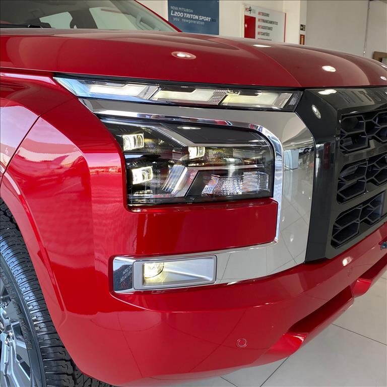 Mitsubishi-TRITON-2.4 BITURBO DIESEL CD HPE-S 4X4 AUTOMÁTICO