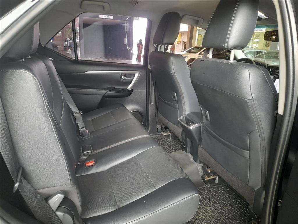 HILUX SW4 2.8 D-4D TURBO DIESEL SRX 7L 4X4 AUTOMÁTICO12