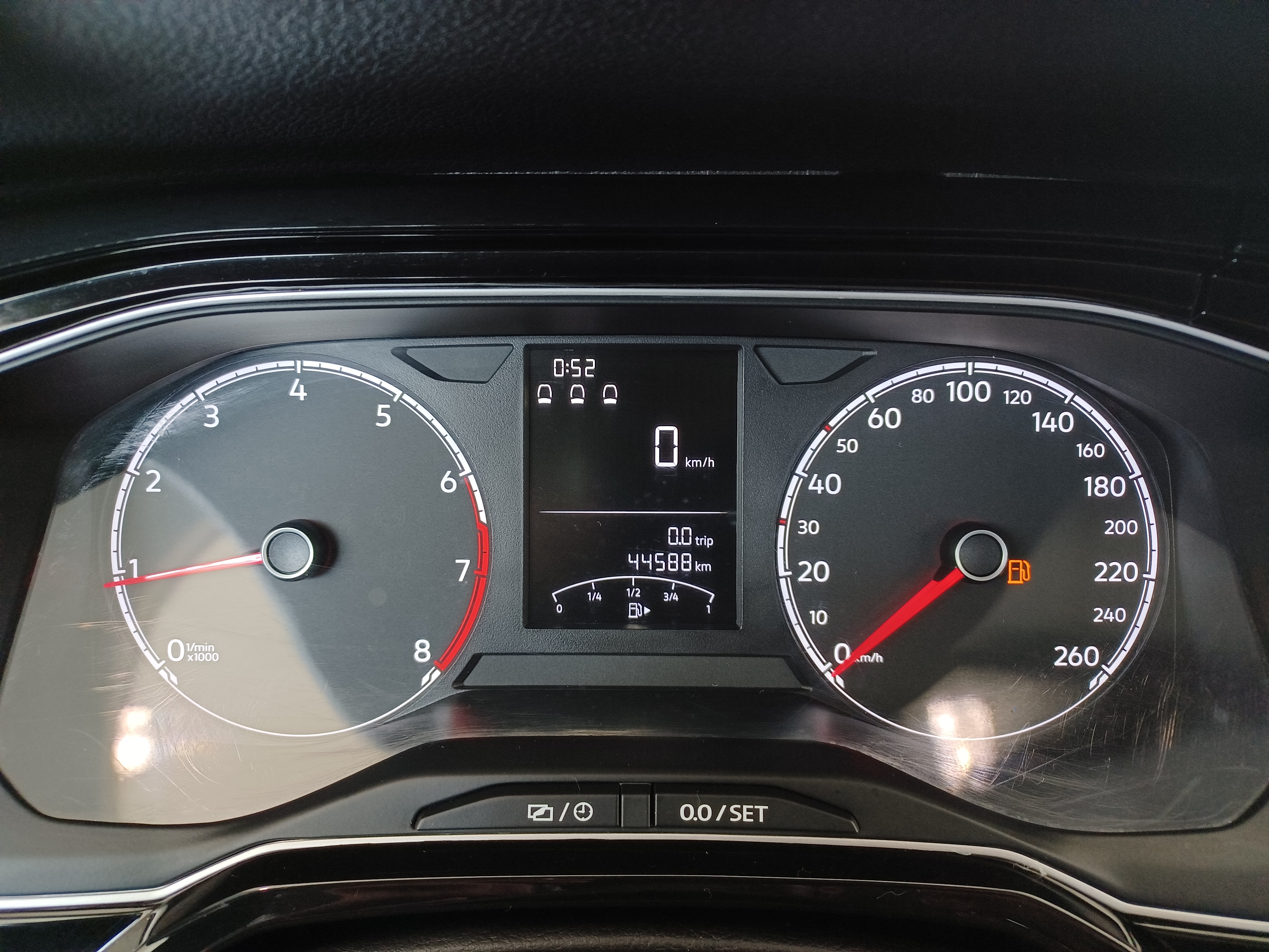 VW - Volkswagen-POLO-1.0 MPI TRACK MANUAL