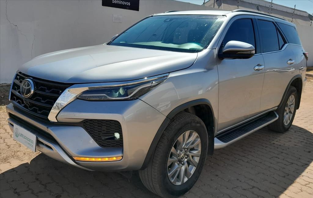 HILUX 2.8 D-4D TURBO DIESEL CD SRX 4X4 AUTOMÁTICO