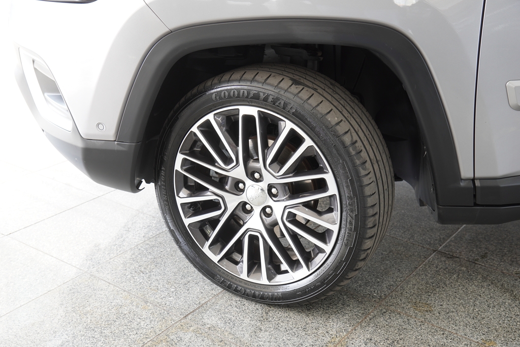 COMPASS 2.0 TD350 TURBO DIESEL LIMITED AT94