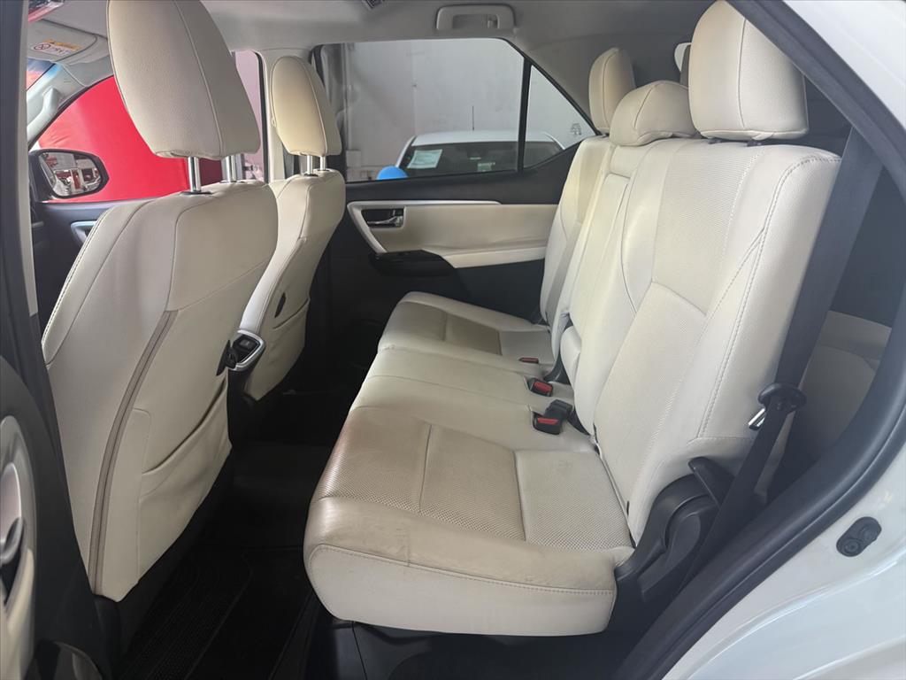 Toyota Hilux Sw4 - 2.8 SRX DIAMOND 4X4 7 LUGARES 16V TURBO INTERCOOLER DIESEL 4P AUTOMÁTICO