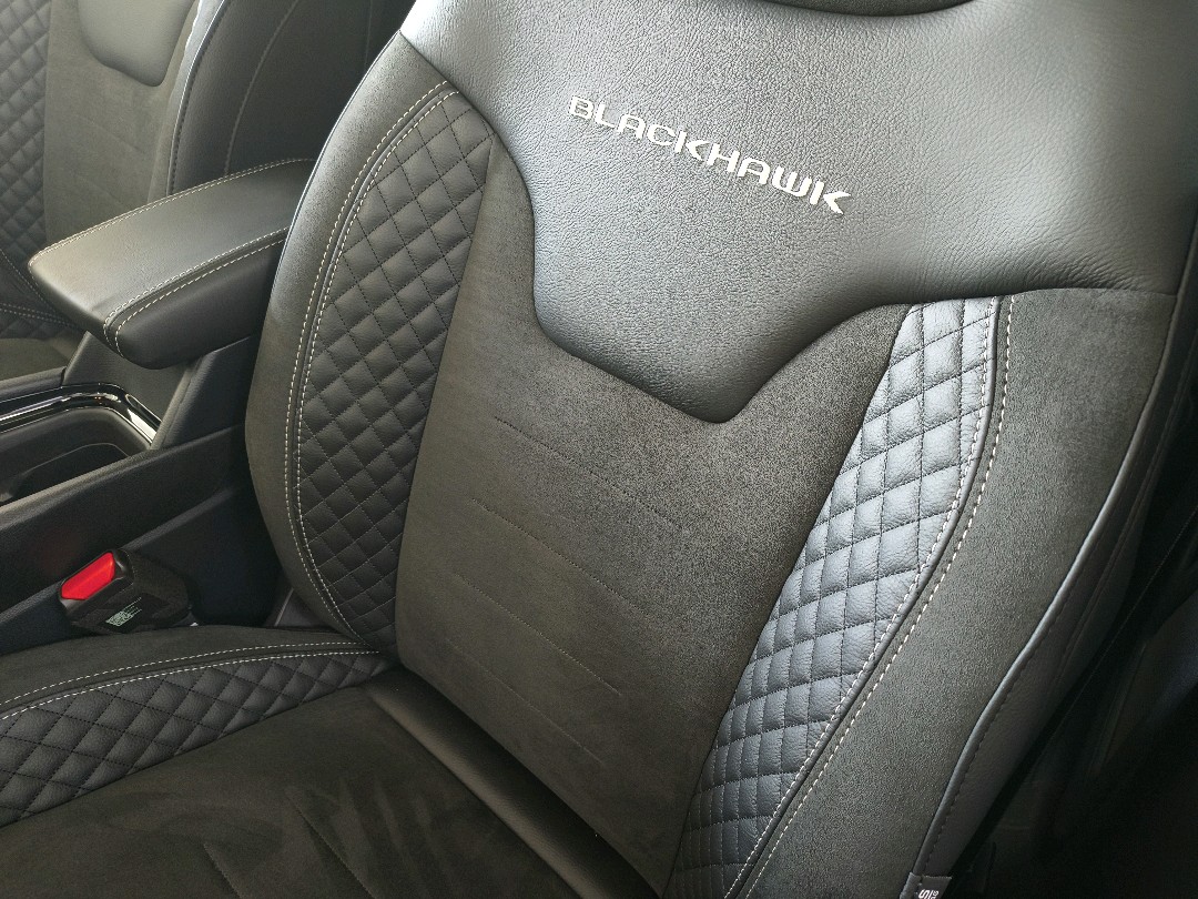 COMPASS 2.0 HURRICANE 4 TURBO GASOLINA BLACKHAWK AT95